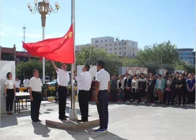 警察战僵尸无敌版
