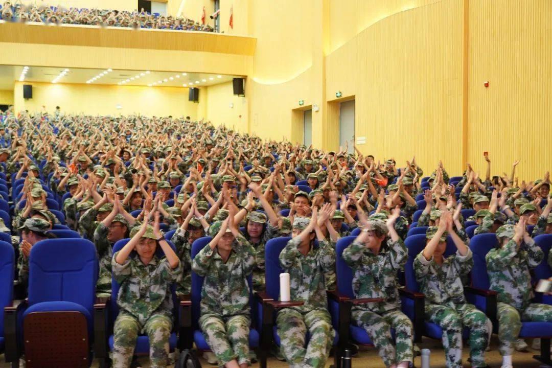 郭德纲是救了相声还是毁了相声，陈佩斯是怎样评价的？游戏画面